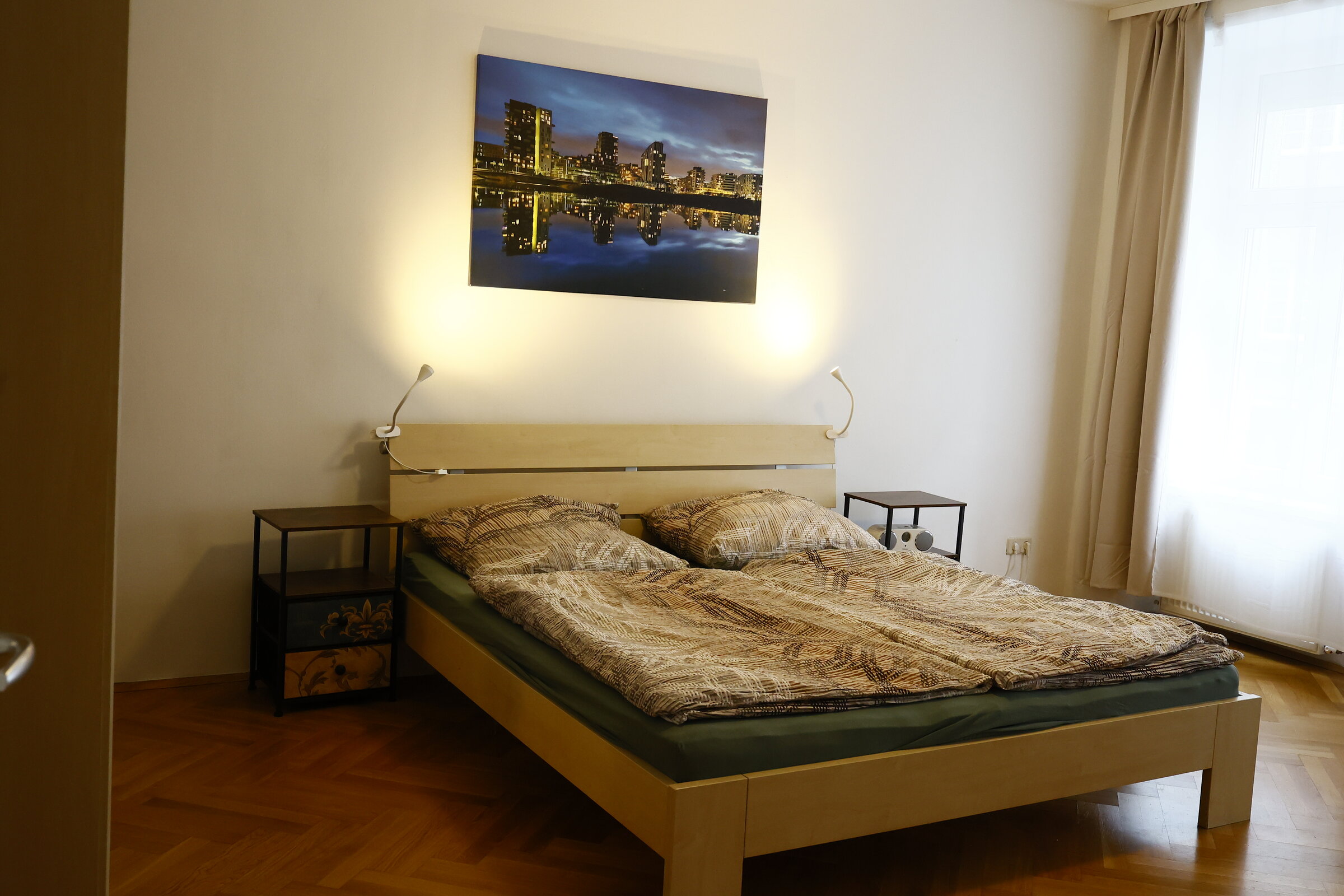 Schlafzimmer 1