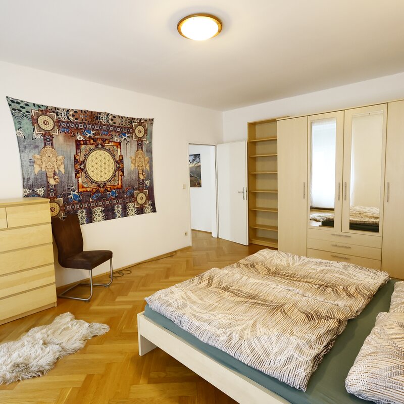 Schlafzimmer 1
