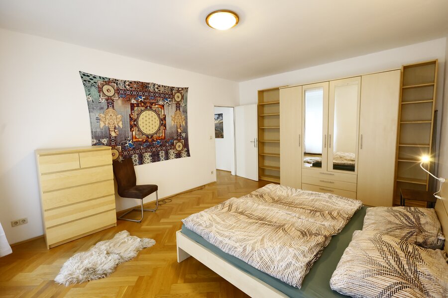Schlafzimmer 1