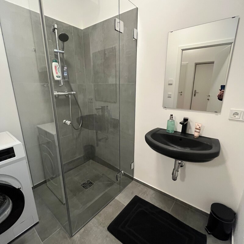 Badezimmer mit Dusche