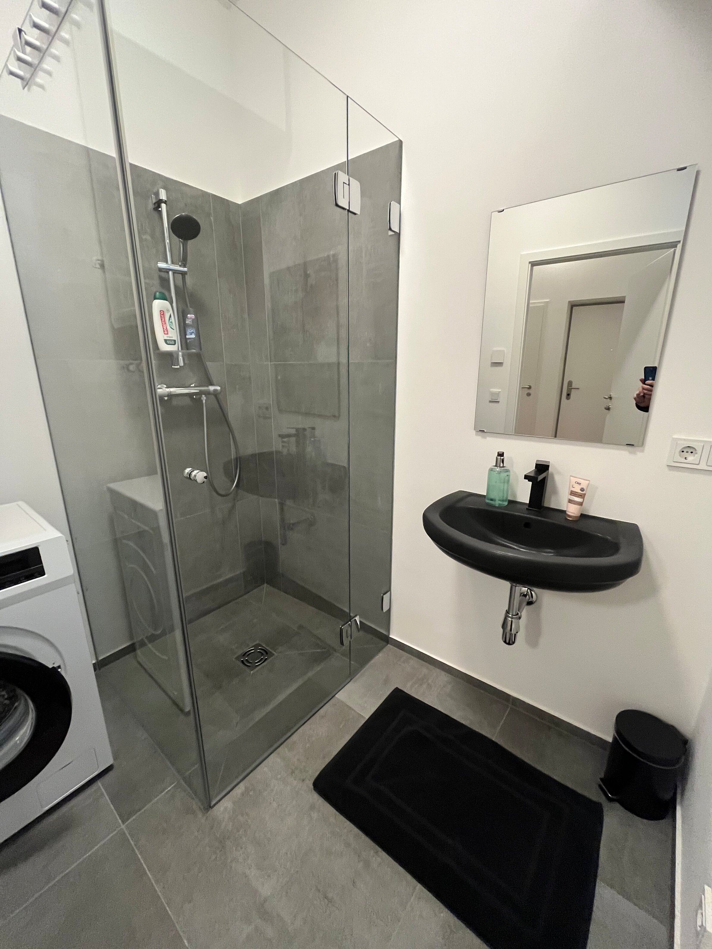 Badezimmer mit Dusche