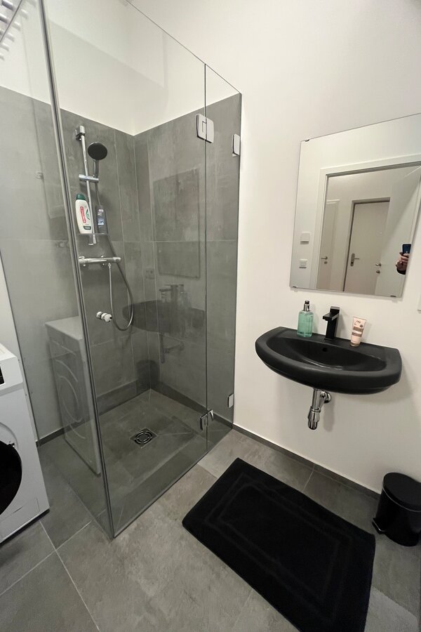 Badezimmer mit Dusche