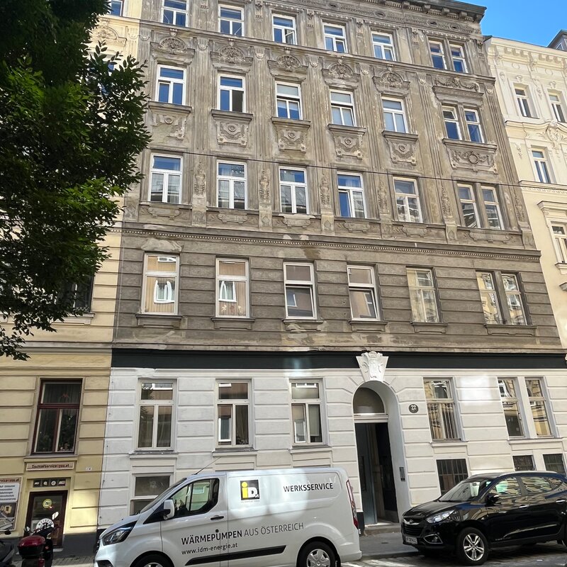 Gründerzeithaus mit dekorativer Fassade – 1-Zimmer Wohnung zur Kurzzeitmiete & Wohnen auf Zeit für 1 bis 6 Monate in Wien