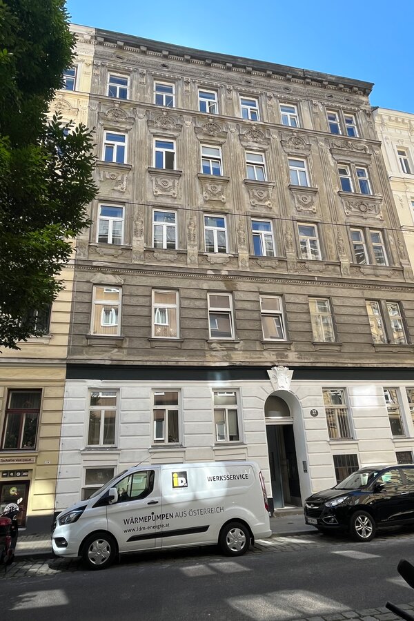 Gründerzeithaus mit dekorativer Fassade – 1-Zimmer Wohnung zur Kurzzeitmiete & Wohnen auf Zeit für 1 bis 6 Monate in Wien