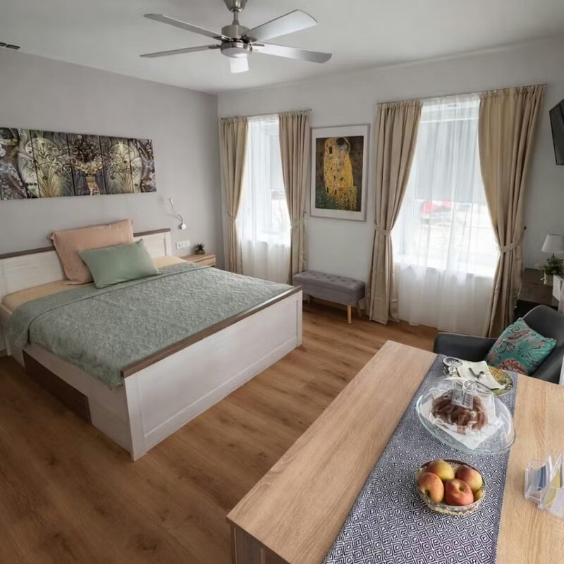 Helles 1-Zimmer Apartment mit Doppelbett & Esstisch – Kurzzeitmiete Wien, Wohnen auf Zeit für 1 bis 6 Monate