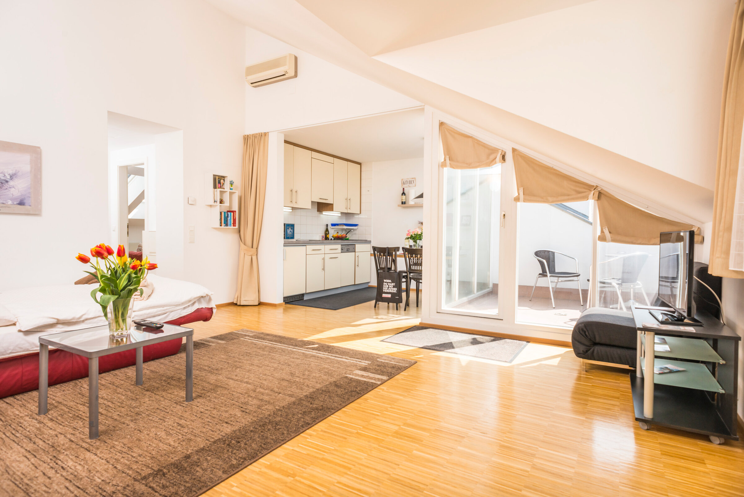 Bright 2-room apartment with balcony & kitchen – short-term rental Vienna, temporary housing 1 to 6 months