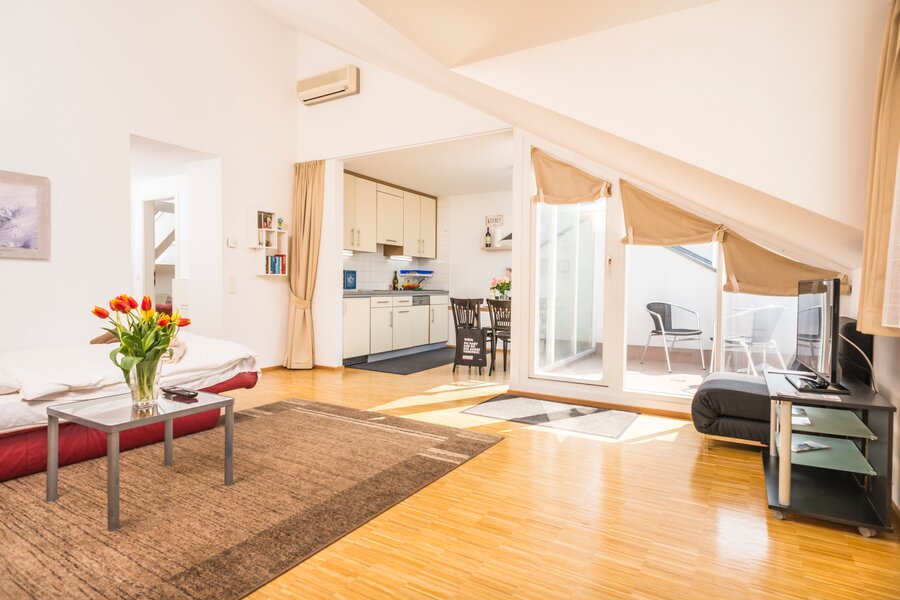 Bright 2-room apartment with balcony & kitchen – short-term rental Vienna, temporary housing 1 to 6 months