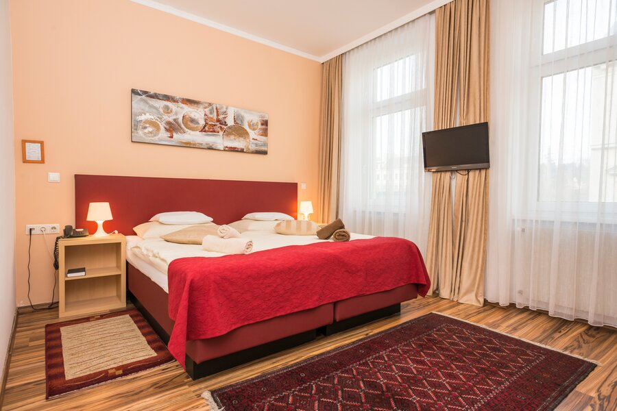 Möbliertes Schlafzimmer mit Doppelbett – 3-Zimmer Wohnung, Wohnen auf Zeit & Kurzzeitmiete Wien, 1 bis 6 Monate