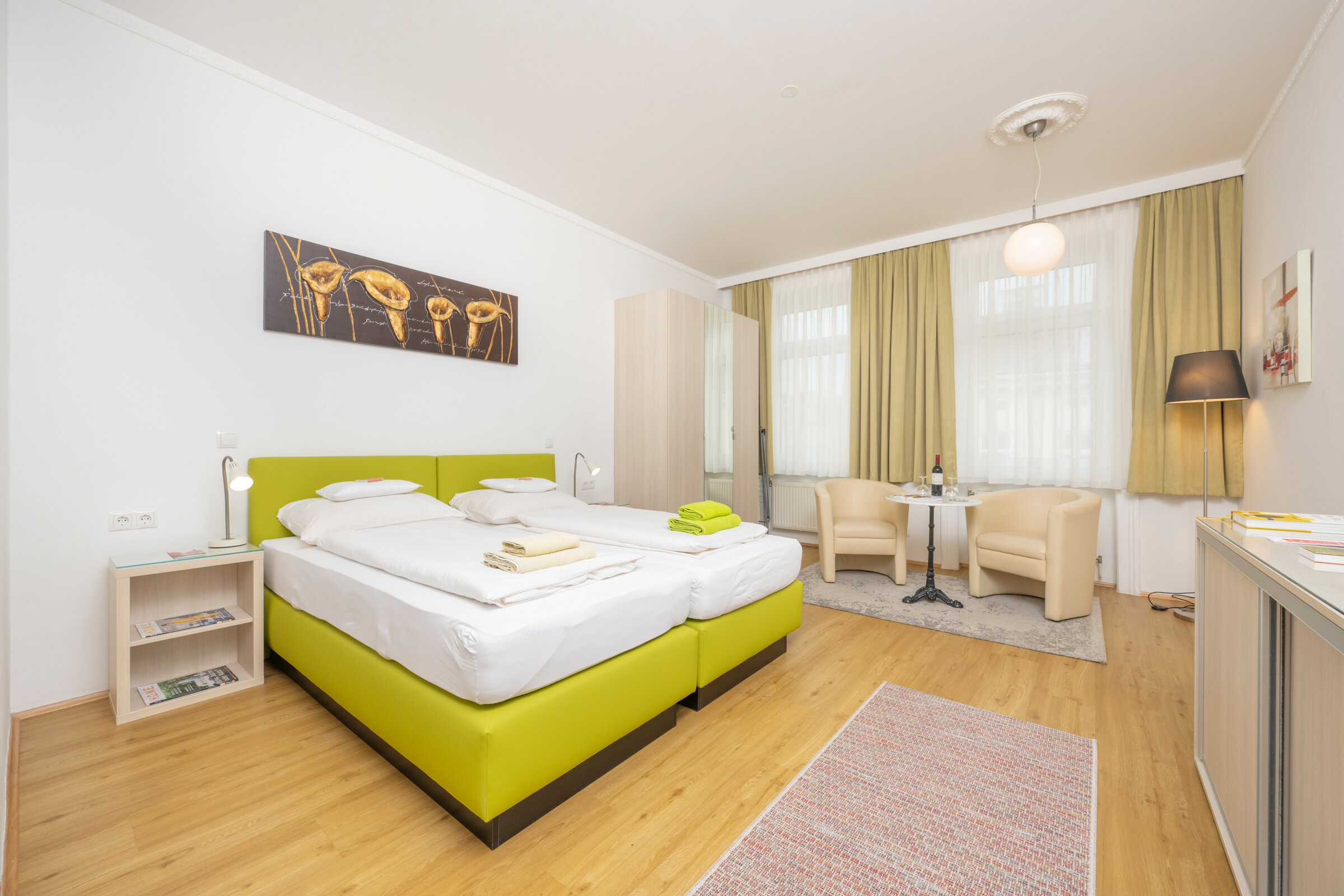 Bright 2-room apartment with double bed & seating area – short-term rental & temporary housing for 1 to 6 months in Vienna