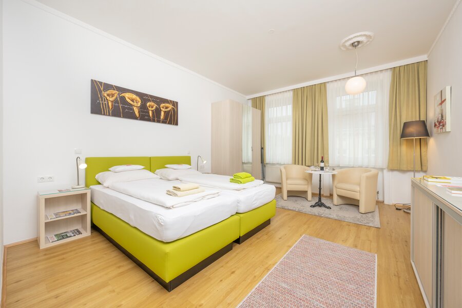 Bright 2-room apartment with double bed & seating area – short-term rental & temporary housing for 1 to 6 months in Vienna