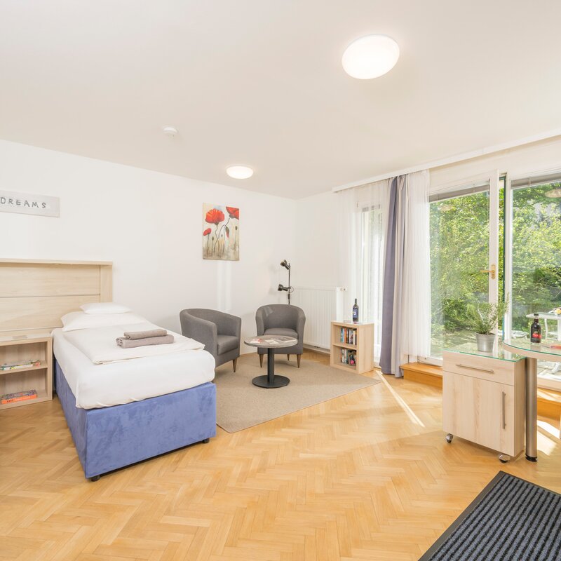 Bright 1-room apartment with garden view – short-term rental & temporary housing in Vienna, for 1 to 6 months | © Georg Kaulfersch @georgeye