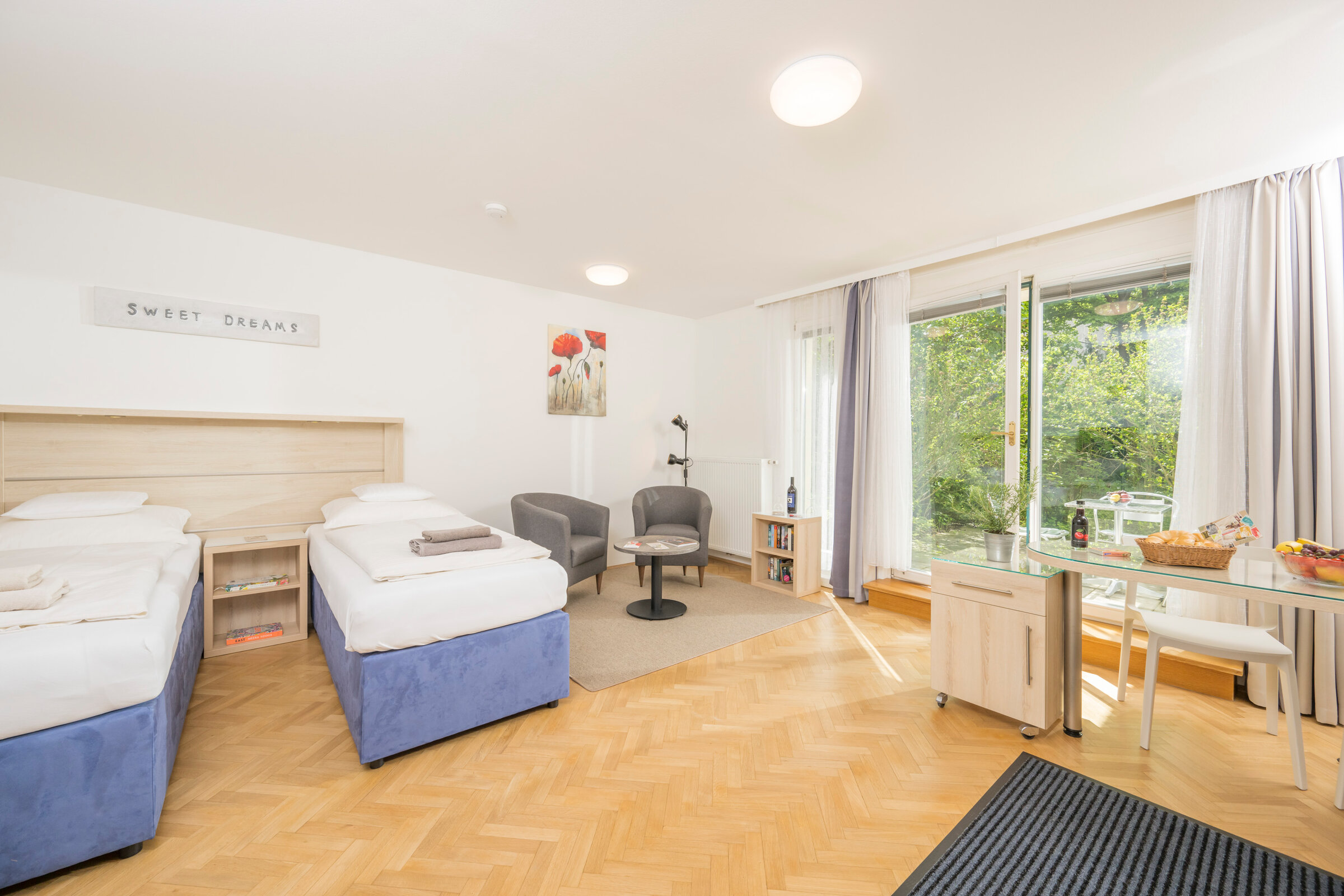 Bright 1-room apartment with garden view – short-term rental & temporary housing in Vienna, for 1 to 6 months | © Georg Kaulfersch @georgeye