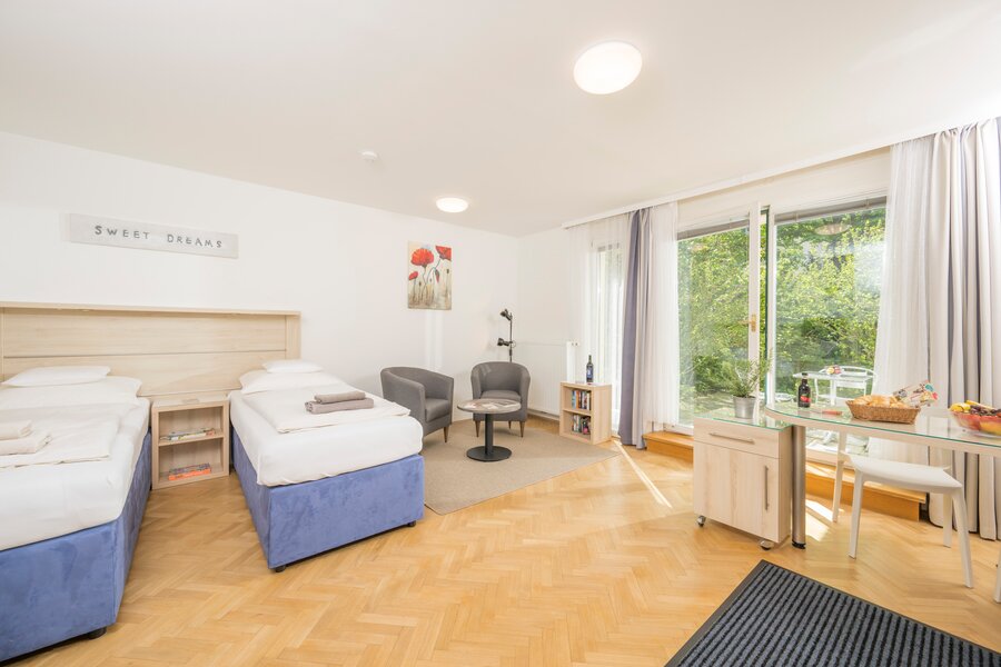 Bright 1-room apartment with garden view – short-term rental & temporary housing in Vienna, for 1 to 6 months | © Georg Kaulfersch @georgeye
