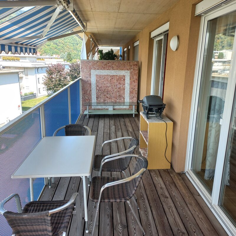 Balkon mit Zugang ins Schlafzimmer und Wohnzimmer