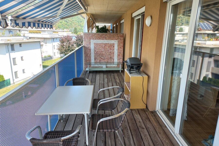 Balkon mit Zugang ins Schlafzimmer und Wohnzimmer