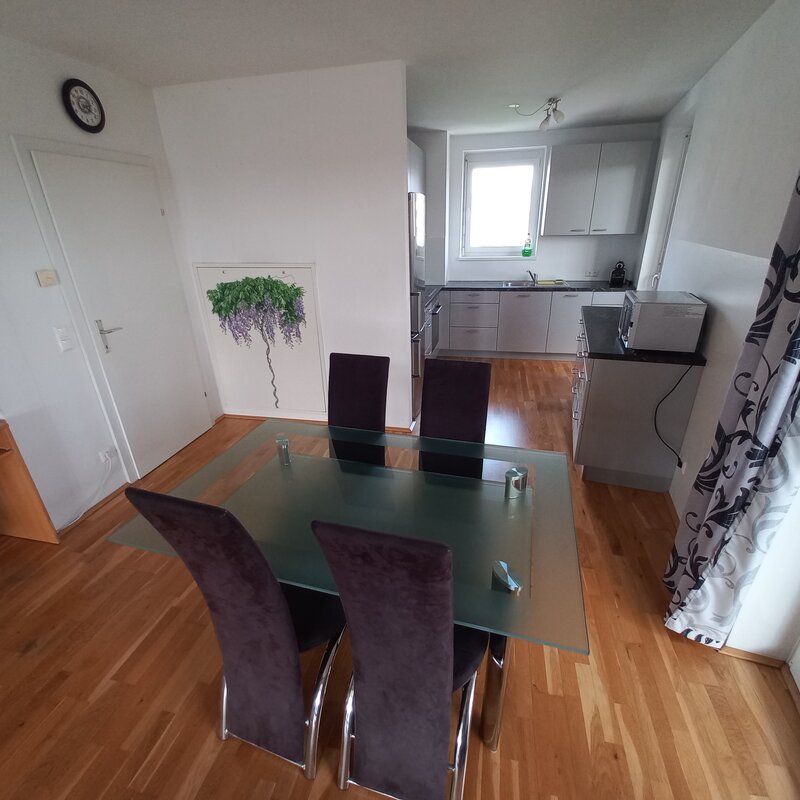 Esszimmer und Küche