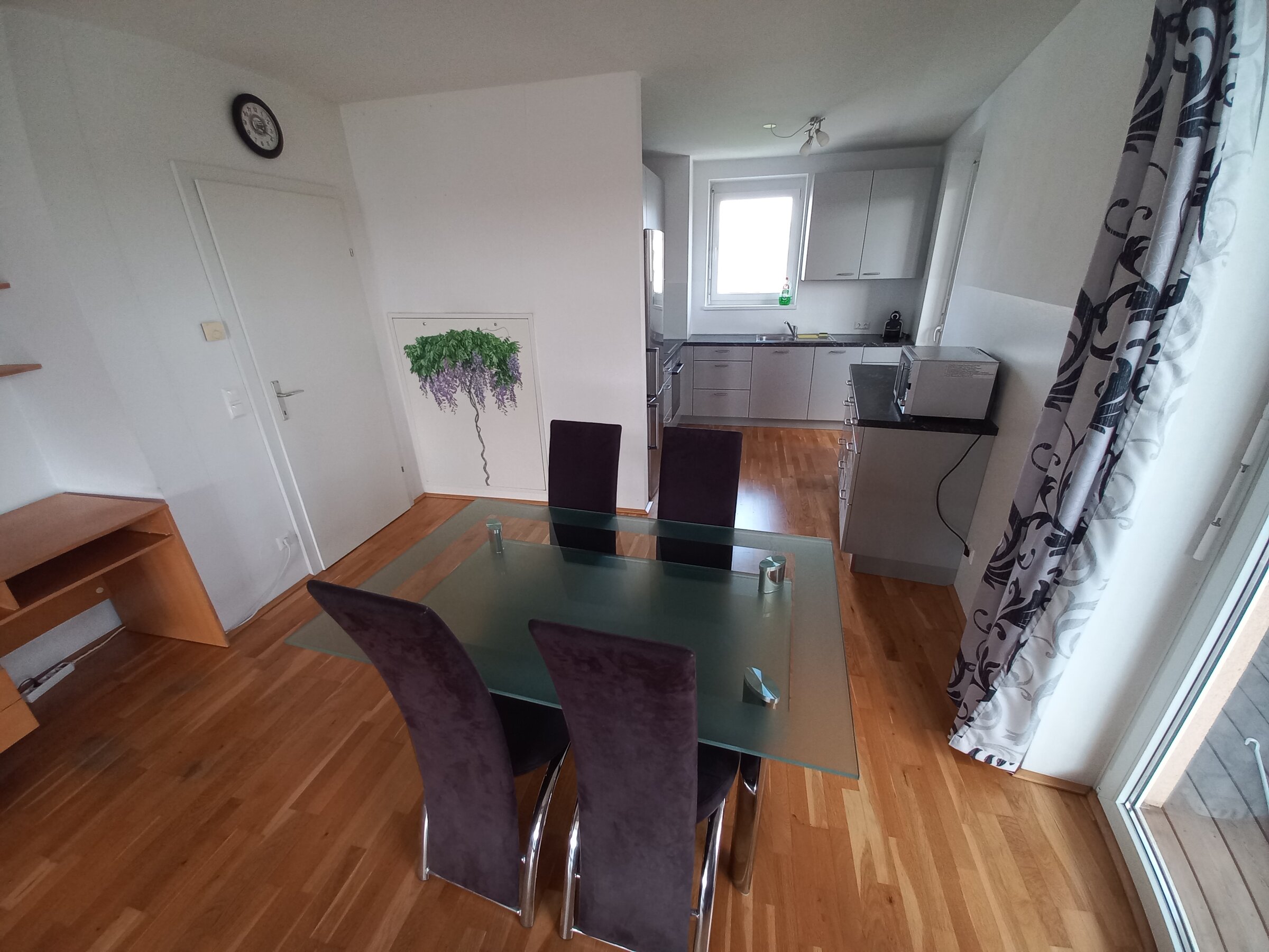 Esszimmer und Küche