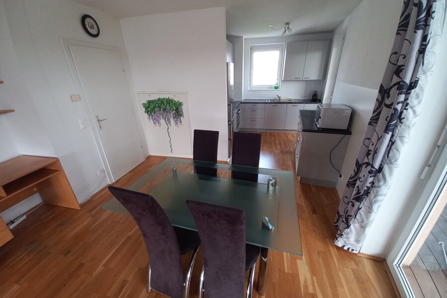 Esszimmer und Küche