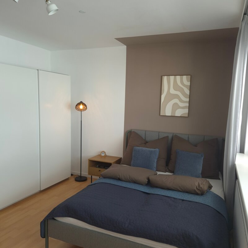 Modern bedroom with stylish interior – 1-room apartment for short-term rental & temporary housing for 1 to 6 months in Innsbruck