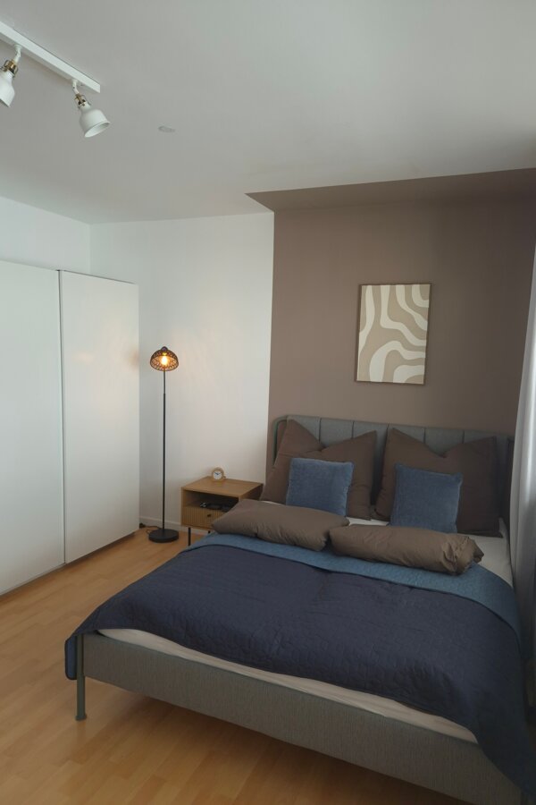 Modern bedroom with stylish interior – 1-room apartment for short-term rental & temporary housing for 1 to 6 months in Innsbruck