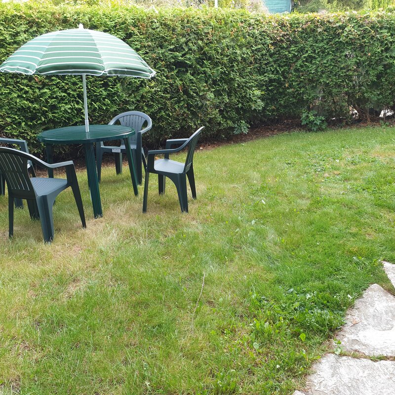 Privatgarten mit Gartenmöbeln