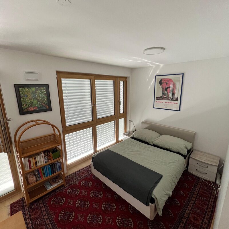 Queen-Size Bett mit Nachttischen