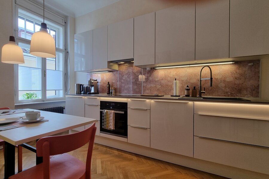 Historic building Graz short term rental kitchen | © Anno 1903
