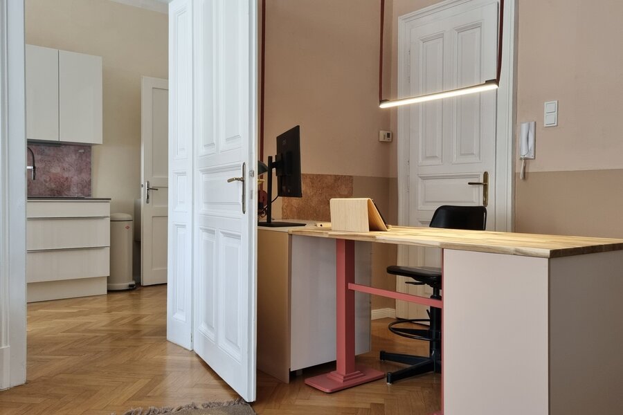 Historic building Graz short term rental desk | © Anno1903