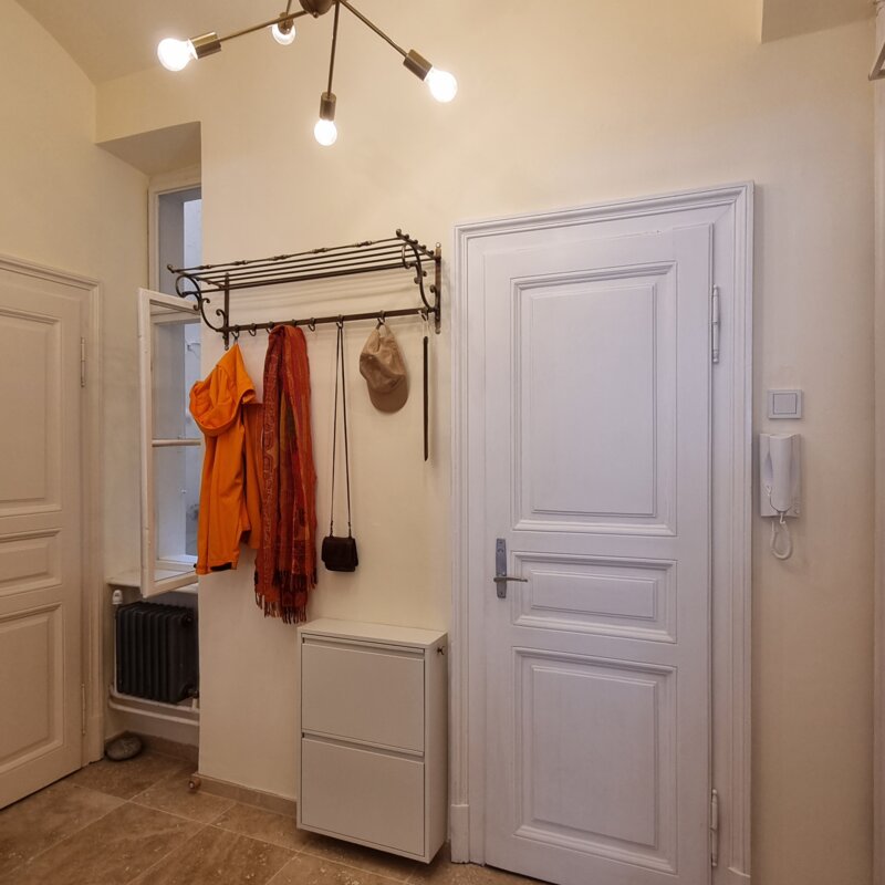 Historic building Graz short term rental hallway | © Anno1903