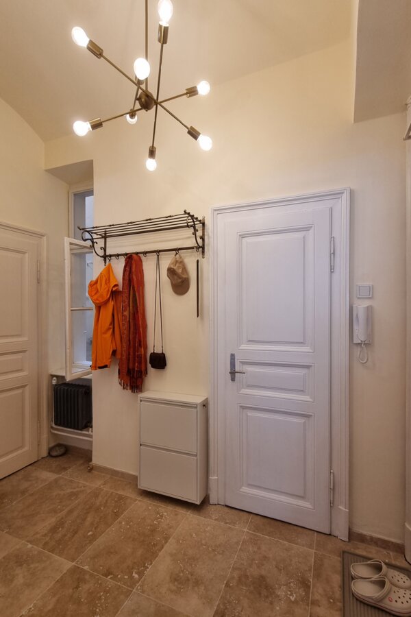 Historic building Graz short term rental hallway | © Anno1903