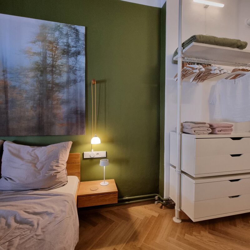 Historic building Graz short term rental sleeping room | © Anno1903