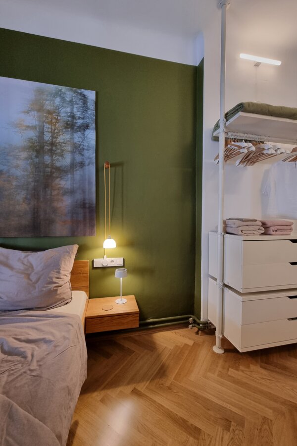 Historic building Graz short term rental sleeping room | © Anno1903