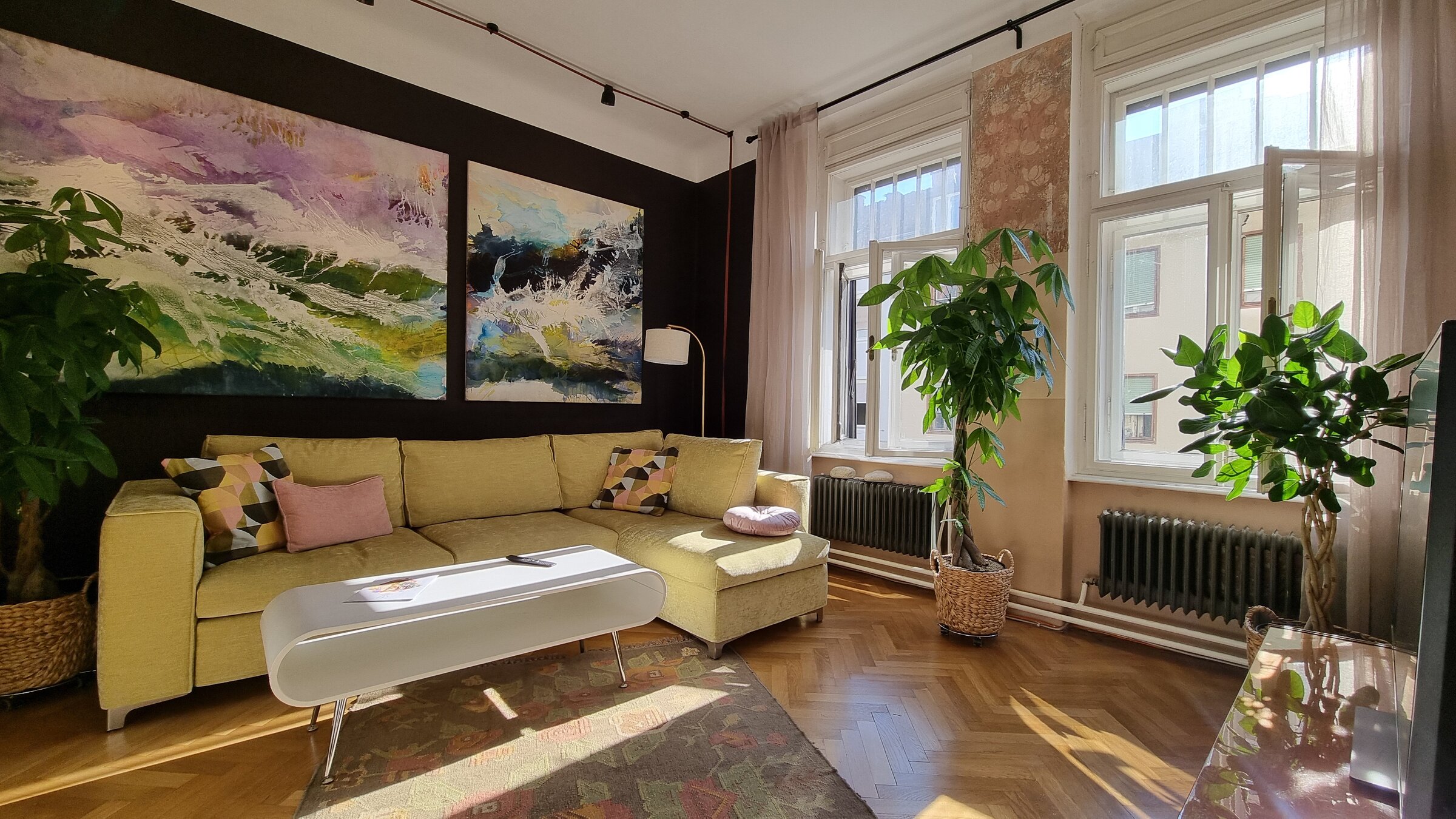 Historic building Graz short term rental living room | © Anno1903