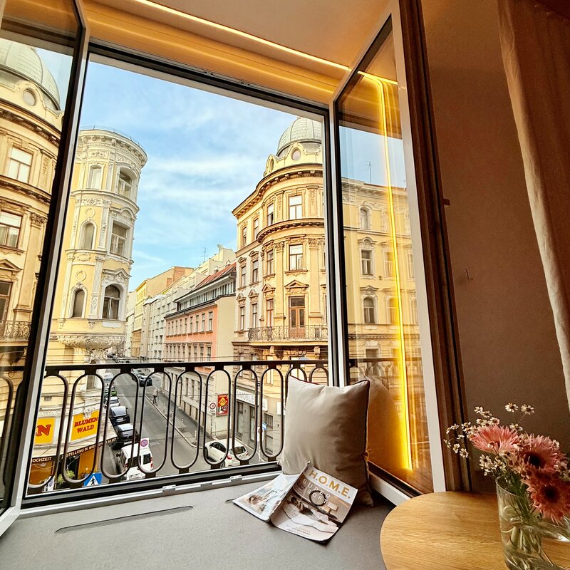 Reading bench with a view of the bustling Lerchenfelder Straße and the stylish buildings opposite