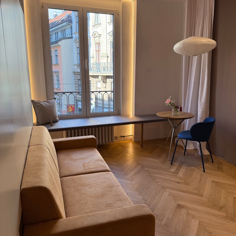 Living Room/Bed Room