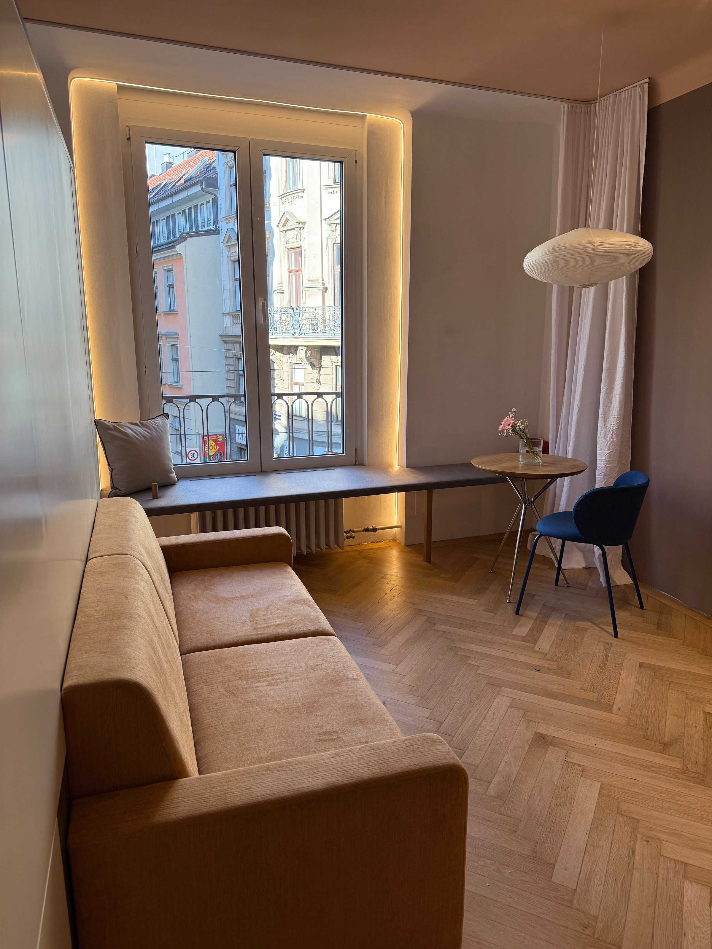 Living Room/Bed Room