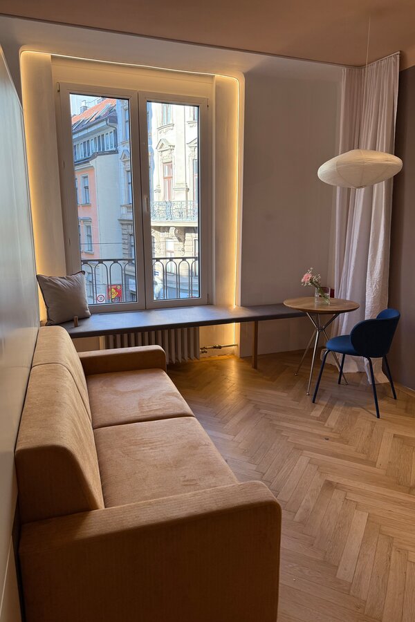 Living Room/Bed Room