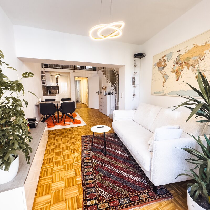 Couch und Wohnzimmer