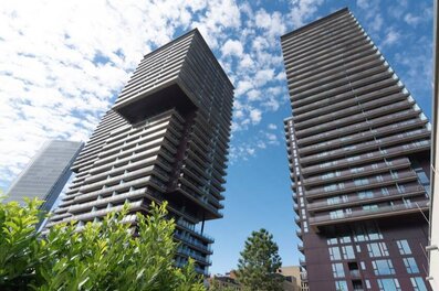 Modern high-rise towers in Vienna – 2-room apartment for short-term rental, temporary housing for 1 to 6 months.