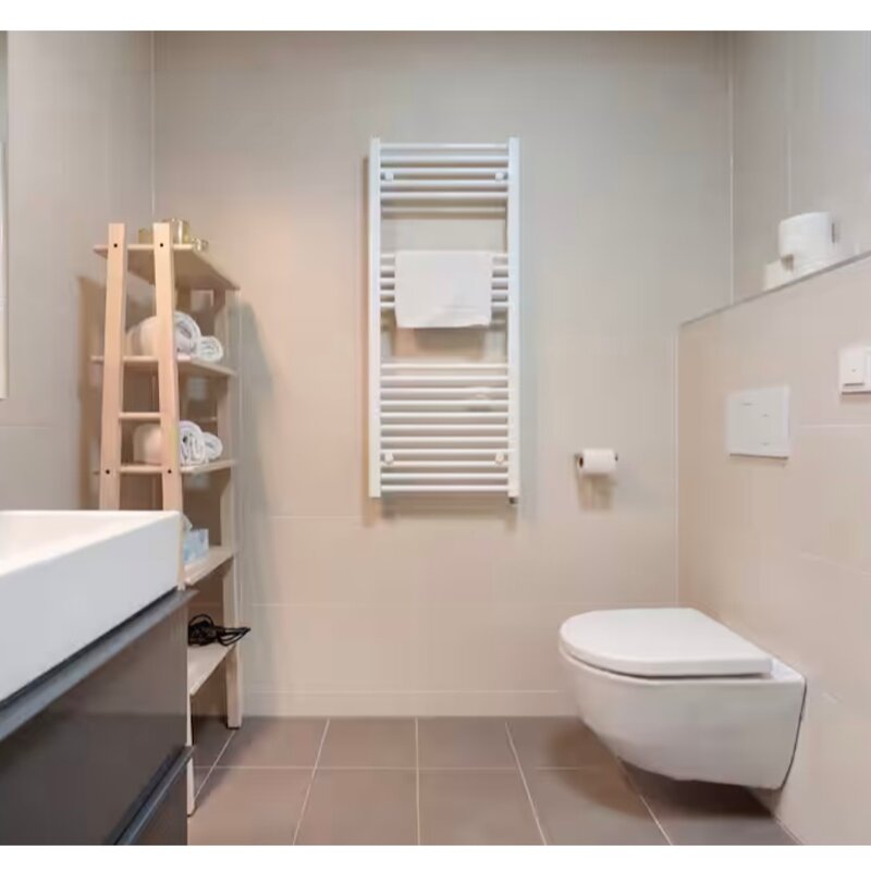 mit Dusche und Toilette