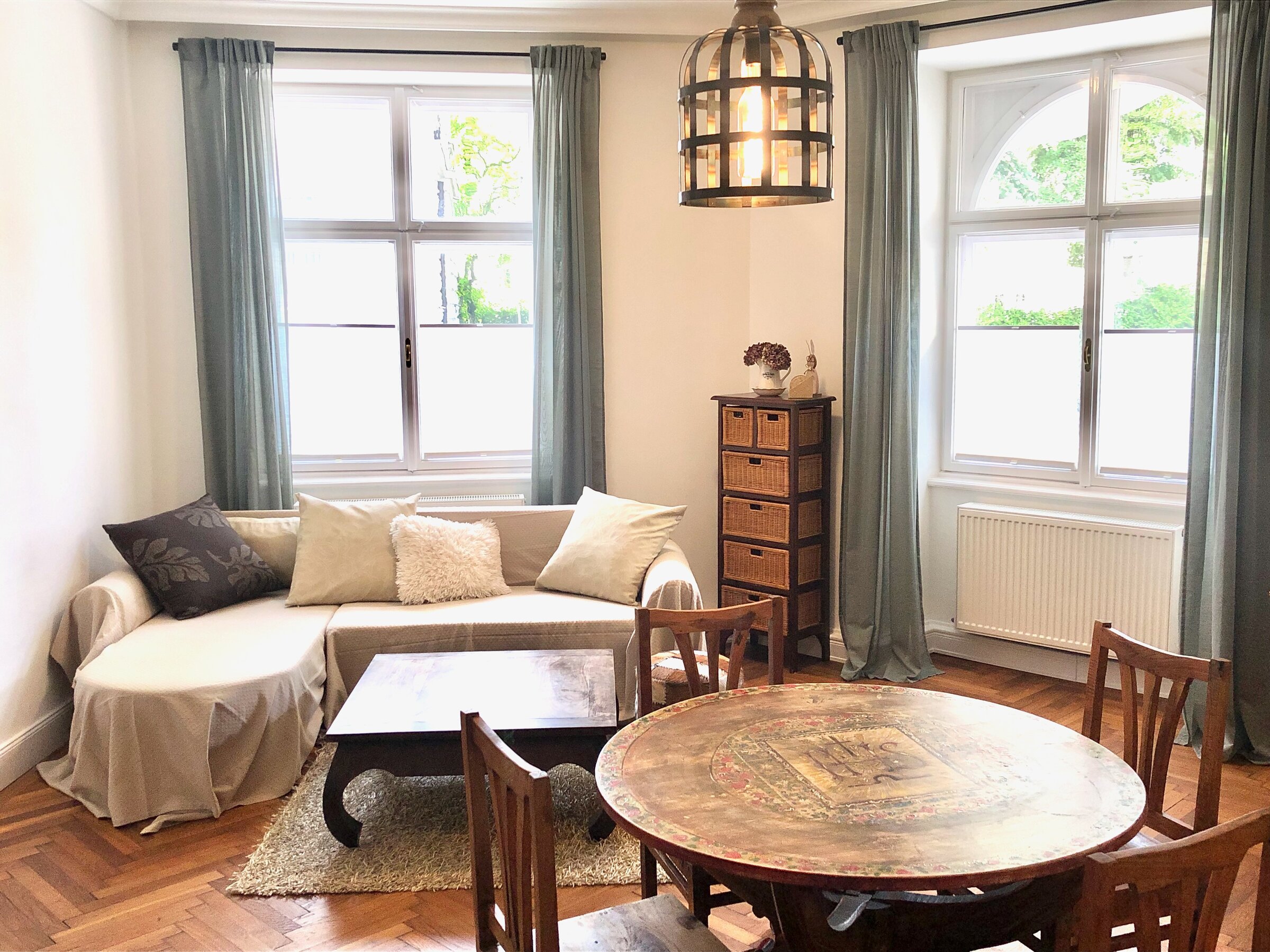 View from the bedroom into the living room | © LO