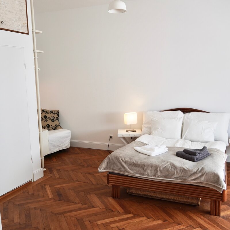 Reading corner and pull-out reclining chair | © LO