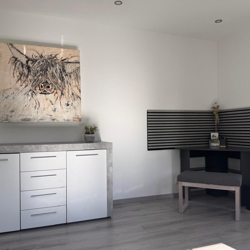 Wohnzimmer mit Arbeitsplatz 