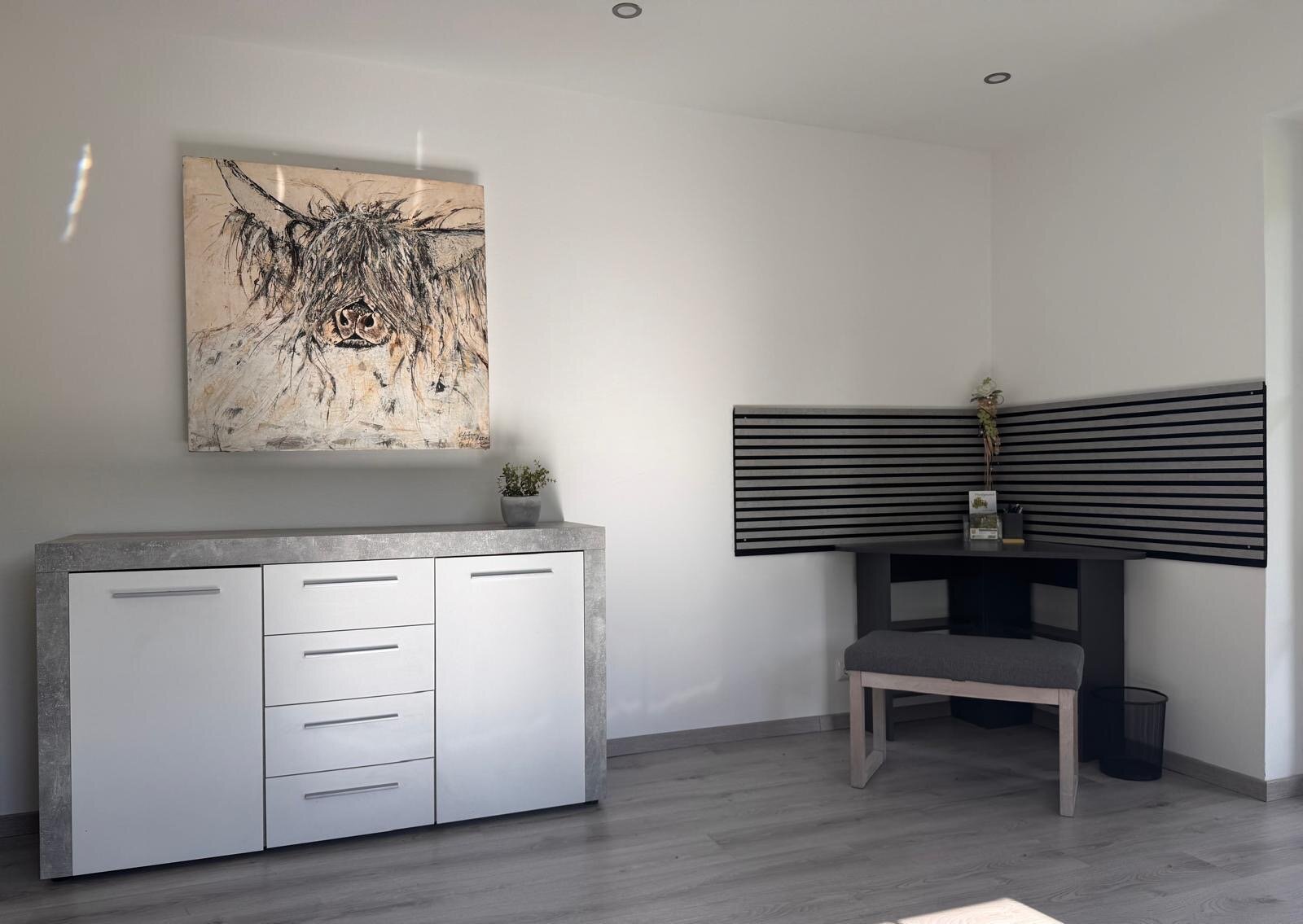 Wohnzimmer mit Arbeitsplatz 