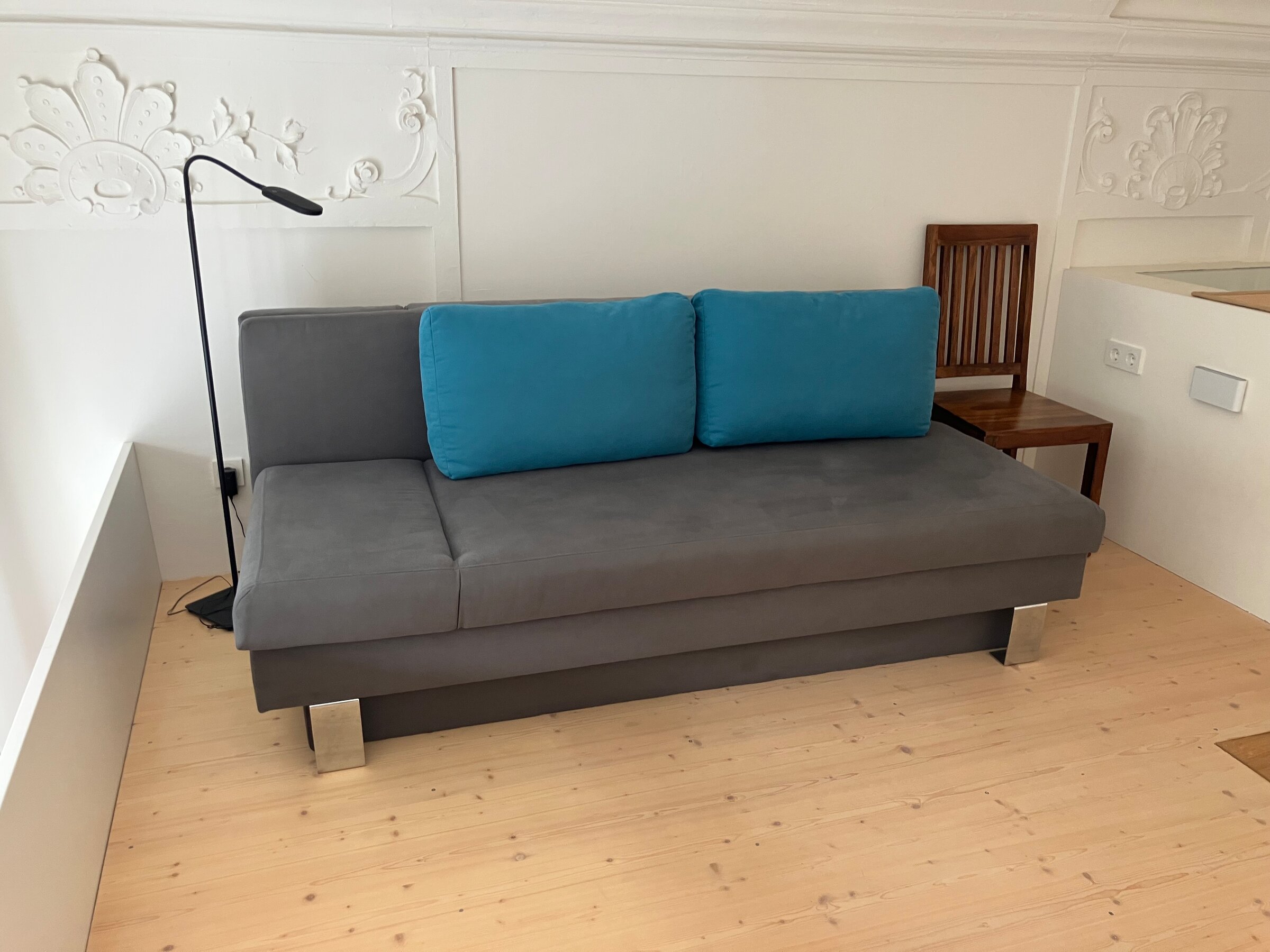 Empore mit Schlafsofa