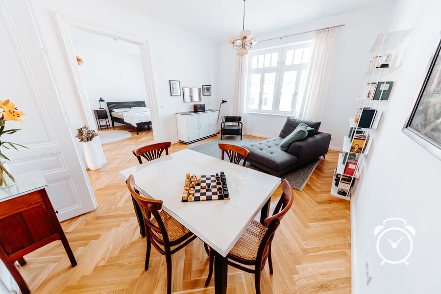 Wohnzimmer - Zwischenmiete in moderner Altbauwohnung mit Balkon in Wien