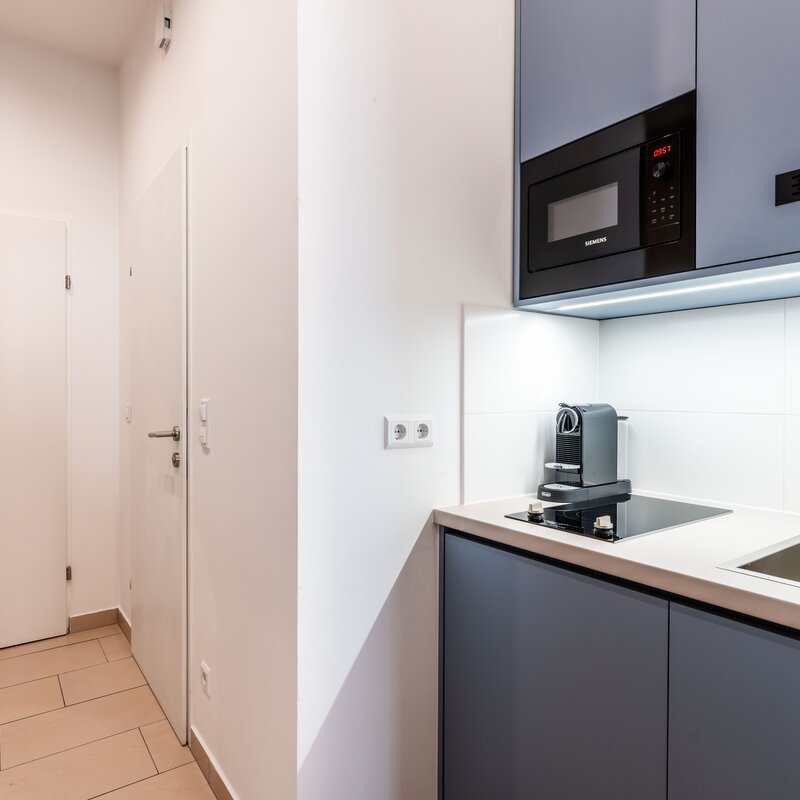 Kompakte und moderne Küche mit hochwertiger Ausstattung, Kaffeemaschine und allem, was Sie für einen angenehmen Aufenthalt benötigen.