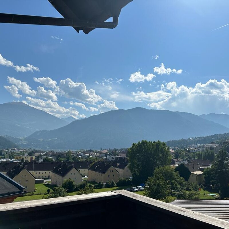 Blick auf Bergpanorama & Ortschaft: 3-Zimmer Wohnung, Kurzzeitmiete & Wohnen auf Zeit für 1 bis 6 Monate in Imst