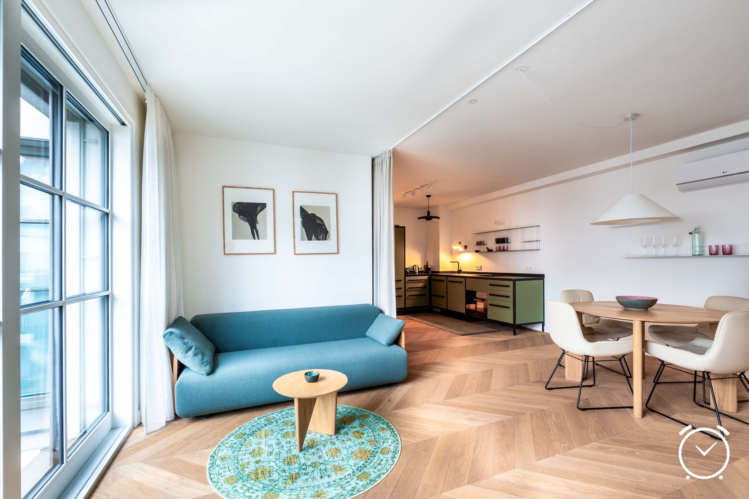 Helles Wohn- und Esszimmer