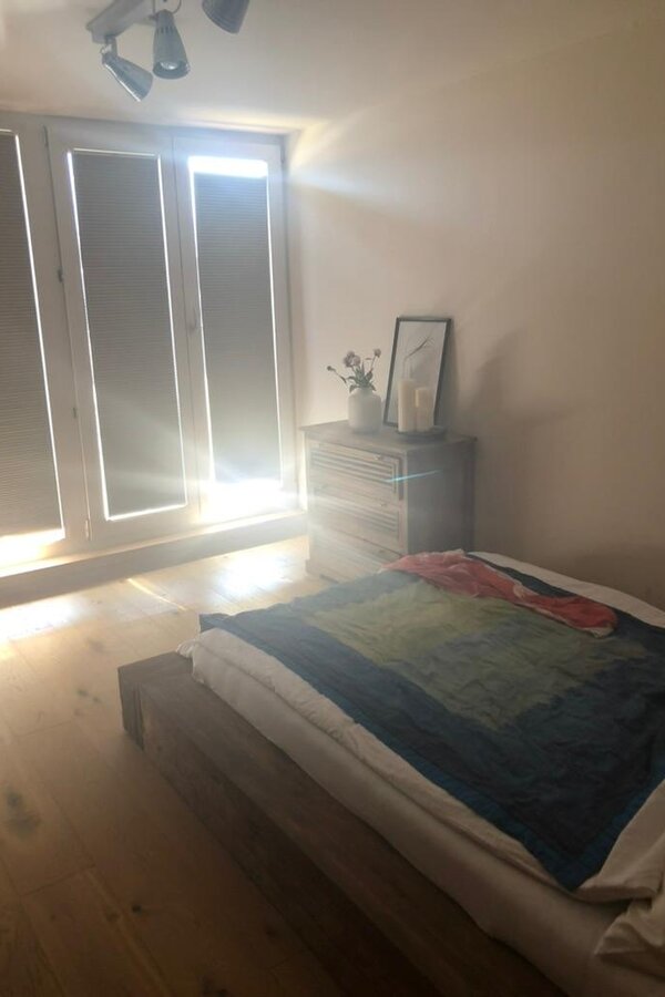 with large wardrobe and chest of drawers | © Karin Hollenstein